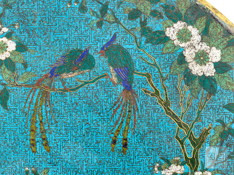 清乾隆至嘉慶 掐絲琺琅花間綬帶圖大圓屏  CHINA, QING DYNASTY, QIANLONG-JIAQING PERIOD (1736-1820) - 图4